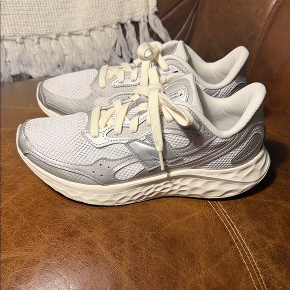 Womens New Balance Fresh Foam Arishi v4 Tiralux sz 9.5, Gym, Athleisure, running - Picture 3 of 7